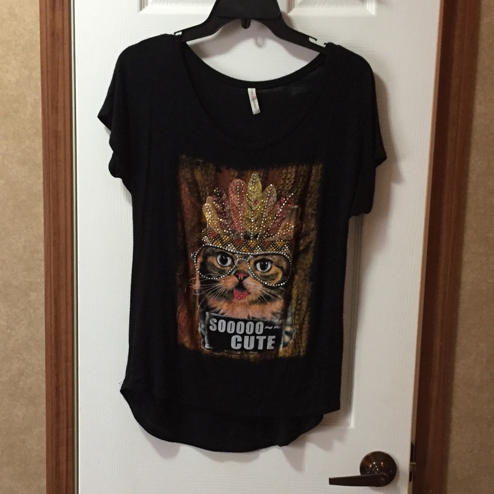 Blingy kitty shirt. Soft material. Large